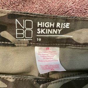 Camouflage skinny pants